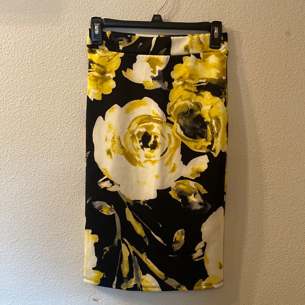 NWOT See You Monday floral pencil skirt size small